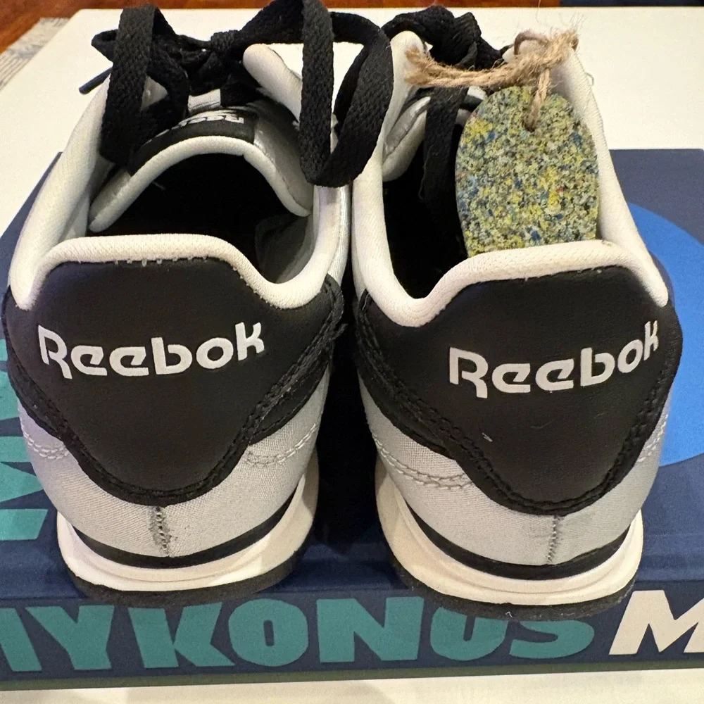 Reebok‎ World 70 Retro Sneakers Metallic Silver and Black Trainers NWT